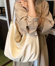 ショルダーバッグ（ホワイト/白色系・A4サイズ収納可）ファッション