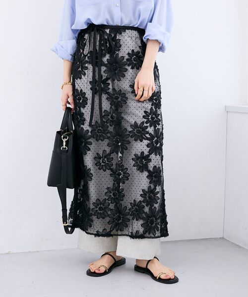 le.coeur blanc(ルクールブラン)の「TORRAZZO DONNAフローラルレースラップスカート(スカート・レディース・ホワイト/ブラック・38)」の1枚目の写真