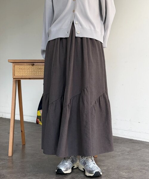 Chez toi（シェトワ）の「スエードティアードフレアスカート（スカート・レディース・カーキ/チャコールグレー/ベージュ・FREE）」の8枚目の写真