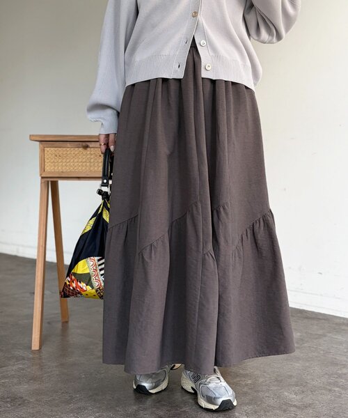 Chez toi（シェトワ）の「スエードティアードフレアスカート（スカート・レディース・カーキ/チャコールグレー/ベージュ・FREE）」の9枚目の写真