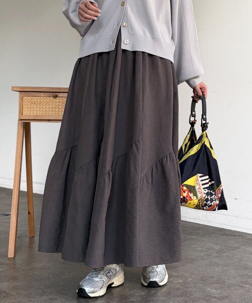 Chez toi（シェトワ）の「スエードティアードフレアスカート（スカート・レディース・カーキ/チャコールグレー/ベージュ・FREE）」の10枚目の写真