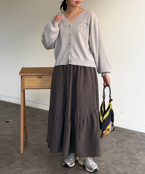 Chez toi（シェトワ）の「スエードティアードフレアスカート（スカート・レディース・カーキ/チャコールグレー/ベージュ・FREE）」の14枚目の写真