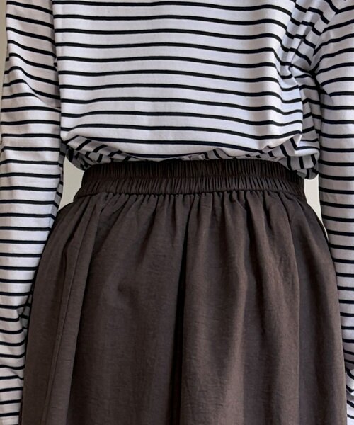 Chez toi（シェトワ）の「スエードティアードフレアスカート（スカート・レディース・カーキ/チャコールグレー/ベージュ・FREE）」の4枚目の写真