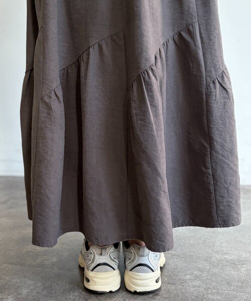 Chez toi（シェトワ）の「スエードティアードフレアスカート（スカート・レディース・カーキ/チャコールグレー/ベージュ・FREE）」の5枚目の写真