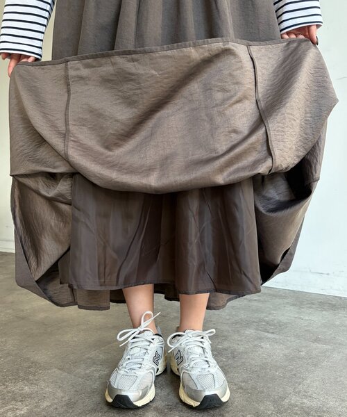 Chez toi（シェトワ）の「スエードティアードフレアスカート（スカート・レディース・カーキ/チャコールグレー/ベージュ・FREE）」の6枚目の写真