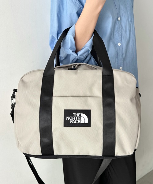 THE NORTH FACE（ザノースフェイス）の「THE NORTH FACE(ザ・ノースフェイス)/大容量 2WAY ヘリテージ カーゴ ボストン ショルダーバッグ/HERITAGE CARGO_PLUS（ショルダーバッグ・レディース・グレイッシュベージュ/ブラック・FREE）」の2枚目の写真