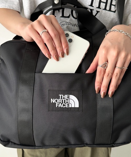 THE NORTH FACE（ザノースフェイス）の「THE NORTH FACE(ザ・ノースフェイス)/大容量 2WAY ヘリテージ カーゴ ボストン ショルダーバッグ/HERITAGE CARGO_PLUS（ショルダーバッグ・レディース・グレイッシュベージュ/ブラック・FREE）」の19枚目の写真