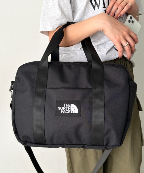 THE NORTH FACE（ザノースフェイス）の「THE NORTH FACE(ザ・ノースフェイス)/大容量 2WAY ヘリテージ カーゴ ボストン ショルダーバッグ/HERITAGE CARGO_PLUS（ショルダーバッグ・レディース・グレイッシュベージュ/ブラック・FREE）」の5枚目の写真