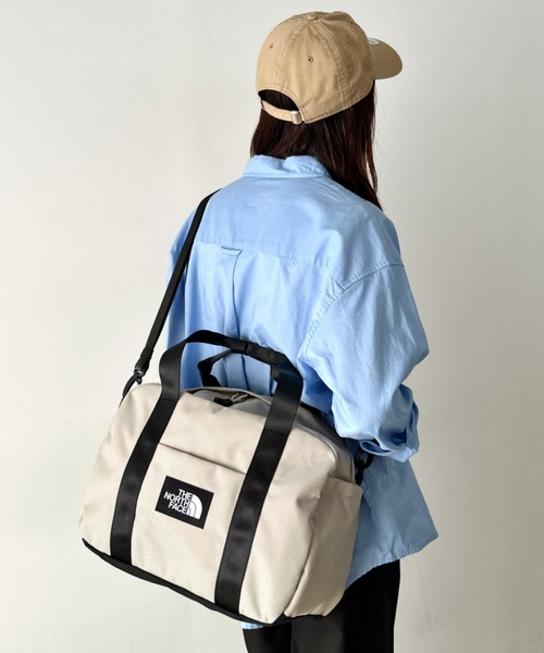 THE NORTH FACE（ザノースフェイス）の「THE NORTH FACE(ザ・ノースフェイス)/大容量 2WAY ヘリテージ カーゴ ボストン ショルダーバッグ/HERITAGE CARGO_PLUS（ショルダーバッグ・レディース・グレイッシュベージュ/ブラック・FREE）」の13枚目の写真
