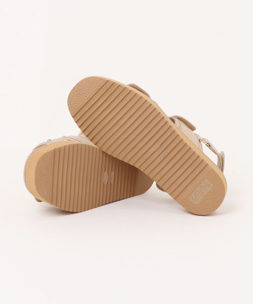 tsumori chisato WALK(ツモリチサトウォーク)の「スタッズストラップフラットサンダル(サンダル・レディース・ゴールド/ブラック・L(24.5cm)/S(22.5cm)/M(23.5cm))」の4枚目の写真