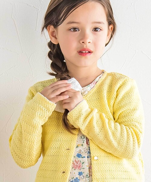 BeBe（ベベ）の「クロシェ風ニット長袖カーディガン（カーディガン/ボレロ・キッズ・イエロー・150cm/130cm/140cm/120cm）」の3枚目の写真