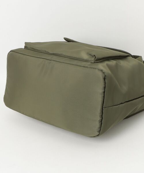 lus.(ラスドット)の「lus. 2WAYアウトポケットナイロンショルダーバッグ(ショルダーバッグ・レディース・カーキ/ブラック・FREE)」の4枚目の写真