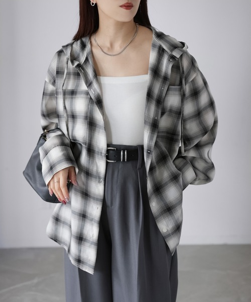 Riberry（リベリー）の「オーバーサイズフードチェックシャツ（シャツ/ブラウス・レディース・ブラック/オフホワイト/グリーン・FREE）」の2枚目の写真