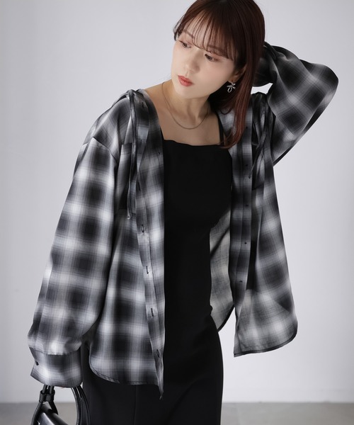 Riberry（リベリー）の「オーバーサイズフードチェックシャツ（シャツ/ブラウス・レディース・ブラック/オフホワイト/グリーン・FREE）」の3枚目の写真