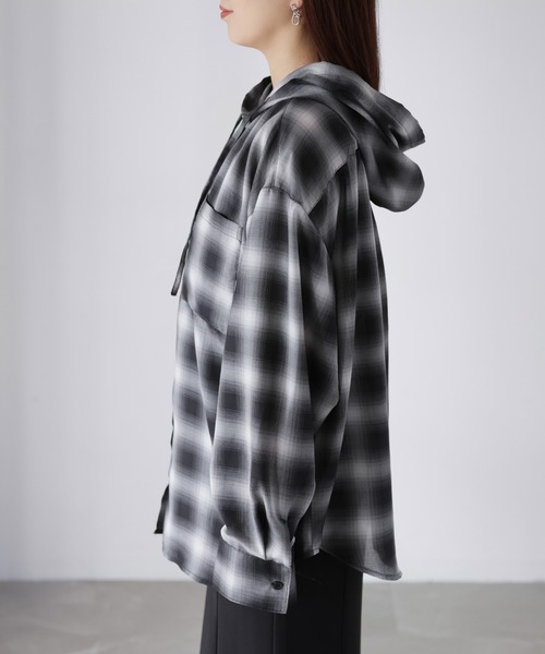 Riberry（リベリー）の「オーバーサイズフードチェックシャツ（シャツ/ブラウス・レディース・ブラック/オフホワイト/グリーン・FREE）」の12枚目の写真