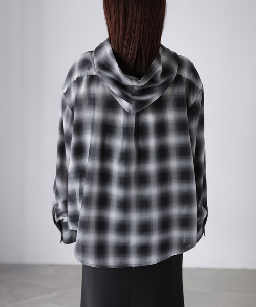 Riberry（リベリー）の「オーバーサイズフードチェックシャツ（シャツ/ブラウス・レディース・ブラック/オフホワイト/グリーン・FREE）」の13枚目の写真