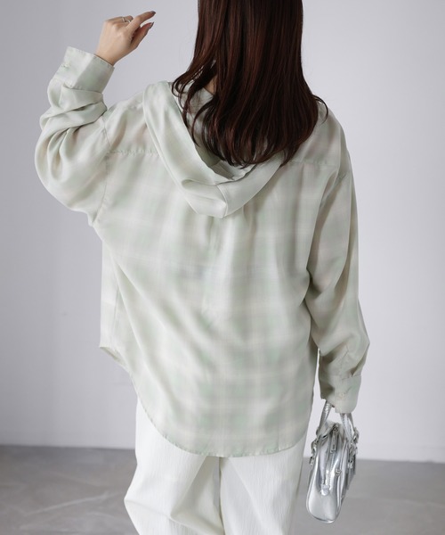 Riberry（リベリー）の「オーバーサイズフードチェックシャツ（シャツ/ブラウス・レディース・ブラック/オフホワイト/グリーン・FREE）」の8枚目の写真