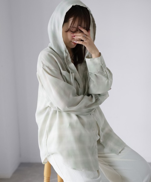 Riberry（リベリー）の「オーバーサイズフードチェックシャツ（シャツ/ブラウス・レディース・ブラック/オフホワイト/グリーン・FREE）」の9枚目の写真