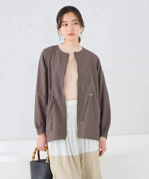 a.v.v（アーヴェヴェ）の「ウエストドロストノーカラーブルゾン（その他アウター・レディース・ベージュ/アイボリー/チャコールグレー・38/40）」の11枚目の写真