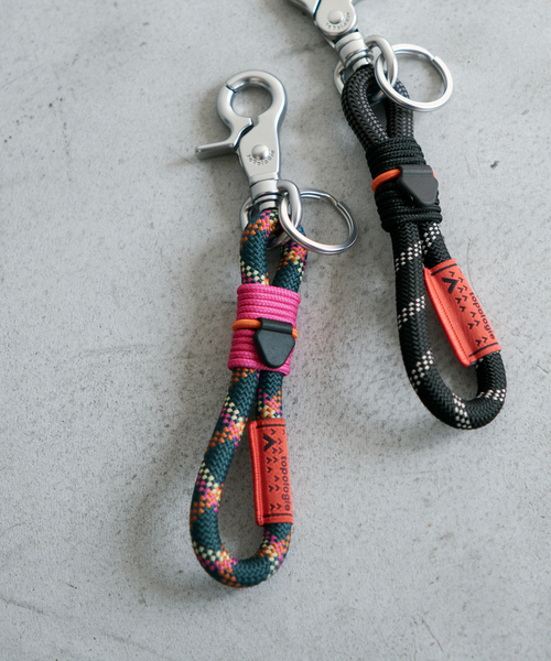 IENA（イエナ）の「TOPOLOGIE 8mmLOOP KEYHOLDER キーホルダー TP-WST-K08-BRL-00-PE（キーケース/キーアクセサリー・レディース・ブラック/グリーン・FREE）」の4枚目の写真