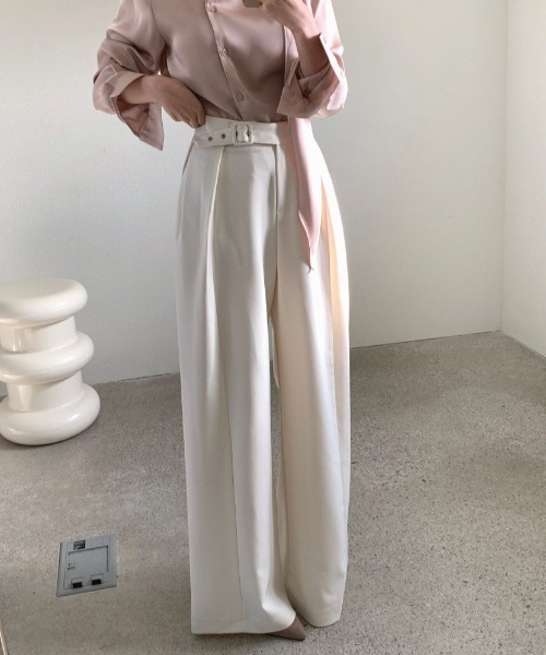 FAVORITO(ファヴォリート)の「ワイドパンツ(その他パンツ・レディース・ベージュ/ブラック・F)」の1枚目の写真