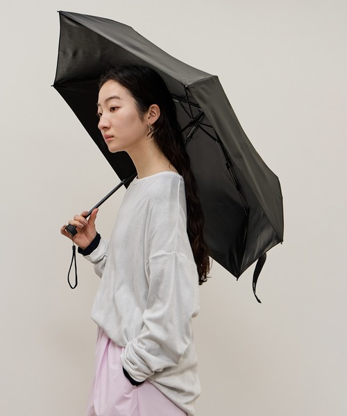 ADAM ET ROPE'（アダムエロペ）の「形状記憶折りたたみ晴雨兼用傘/遮光（折りたたみ傘・レディース・ブラック/グレー・FREE）」の6枚目の写真