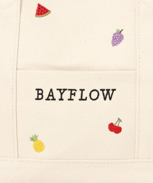BAYFLOW（ベイフロー）の「[A4サイズ収納可]フルーツ刺繍ロゴトートM（トートバッグ・レディース・ブラック/ナチュラル・FREE）」の9枚目の写真