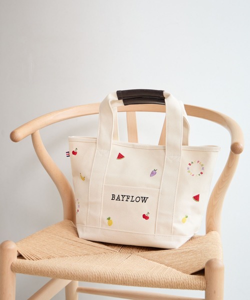 A4サイズ収納可]フルーツ刺繍ロゴトートM（トートバッグ）｜BAYFLOW