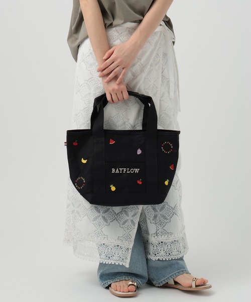 A4サイズ収納可]フルーツ刺繍ロゴトートM（トートバッグ）｜BAYFLOW