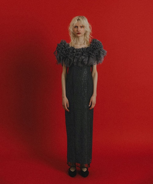 et.UNiVER(エトユニベール)の「Noir glitter off shoulder dress(ドレス・レディース・グレー/チャコール/イエロー・SMALL/MEDIUM/LARGE)」の2枚目の写真