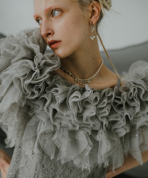 et.UNiVER(エトユニベール)の「Noir glitter off shoulder dress(ドレス・レディース・グレー/チャコール/イエロー・SMALL/MEDIUM/LARGE)」の19枚目の写真