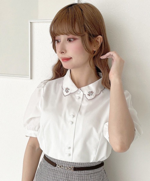F i.n.t(フィント)の「プチデイジー刺繍衿ブラウス/fint フィント(シャツ/ブラウス・レディース・ホワイト×イエロー/ホワイト×パープル/ホワイト×ライトピンク・FREE)」の2枚目の写真