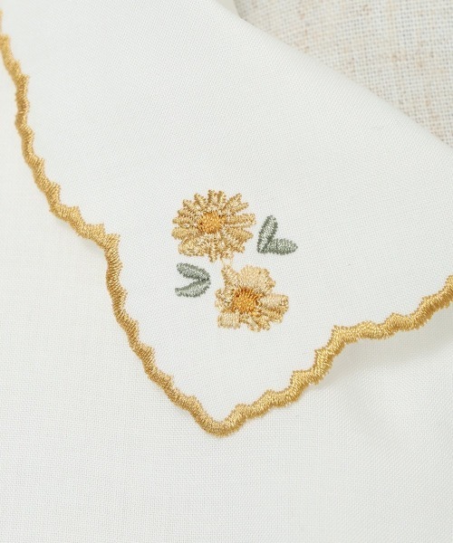 F i.n.t(フィント)の「プチデイジー刺繍衿ブラウス/fint フィント(シャツ/ブラウス・レディース・ホワイト×イエロー/ホワイト×パープル/ホワイト×ライトピンク・FREE)」の4枚目の写真