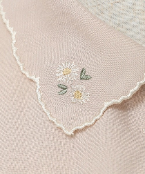 F i.n.t(フィント)の「プチデイジー刺繍衿ブラウス/fint フィント(シャツ/ブラウス・レディース・ホワイト×イエロー/ホワイト×パープル/ホワイト×ライトピンク・FREE)」の6枚目の写真