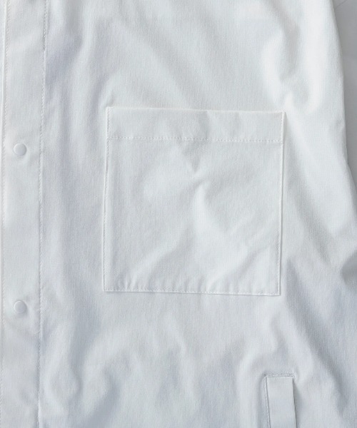 +phenix（プラスフェニックス）の「【+phenix / プラスフェニックス】AIRFLOW COACH SHIRT JACKET　高機能素材　Aerapix使用　ビッグシルエット　コーチ シャツジャケット（ブルゾン・メンズ・ブラック/ホワイト・MEDIUM/LARGE/X-LARGE）」の4枚目の写真