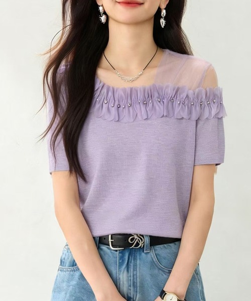 AMAJI(アマジ)の「フレンチ風 チュールオフショルダー フリル半袖トップス 花モチーフ(Tシャツ/カットソー・レディース・ホワイト/パープル・X-LARGE/LARGE/MEDIUM/SMALL)」の1枚目の写真