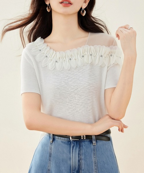 AMAJI(アマジ)の「フレンチ風 チュールオフショルダー フリル半袖トップス 花モチーフ(Tシャツ/カットソー・レディース・ホワイト/パープル・X-LARGE/LARGE/MEDIUM/SMALL)」の2枚目の写真