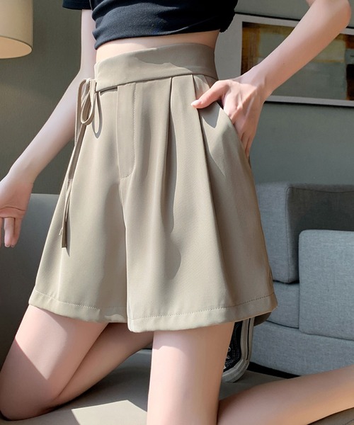 2ly2(トゥーリートゥー)の「タックショートパンツ フレア ハイウエスト ウエストリボン キュロットパンツ 美脚(その他パンツ・レディース・モカ/ブラック・FREE)」の2枚目の写真