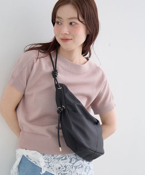 le.coeur blanc(ルクールブラン)の「【撥水】ナイロンハーフショルダー(ショルダーバッグ・レディース・ブラック/ベージュ・FREE)」の4枚目の写真
