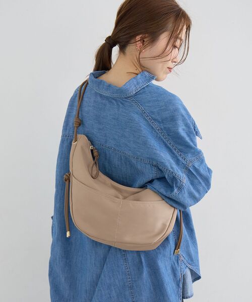 le.coeur blanc(ルクールブラン)の「【撥水】ナイロンハーフショルダー(ショルダーバッグ・レディース・ブラック/ベージュ・FREE)」の11枚目の写真