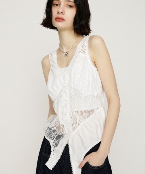 SLY(スライ)の「ASYMMETRY PATCHWORK LACE GILET アシンメトリーパッチワークレースジレ 春服 夏服(シャツ/ブラウス・レディース・オフホワイト/ブラック・FREE)」の1枚目の写真