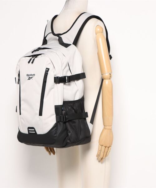 Reebok(リーボック)の「【Reebok/リーボック】【通勤・通学にちょうどいい27L A4サイズ対応】マルチポケットバックパック PC収納ポケット付き スポーツ ジム ストリート スポーティー リュック(バックパック/リュック・メンズ・チャコールグレー/アイボリー/ブラック・FREE)」の4枚目の写真