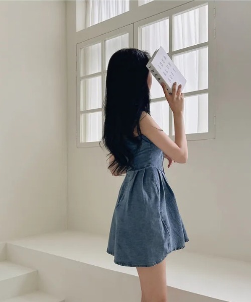 Aelina(エリナ)の「デニムタイトキャミワンピース(ワンピース・レディース・ブラック/ブルー・FREE)」の12枚目の写真