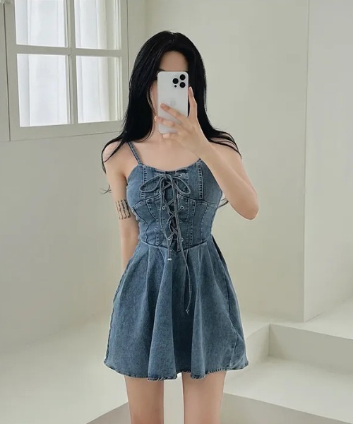 Aelina(エリナ)の「デニムタイトキャミワンピース(ワンピース・レディース・ブラック/ブルー・FREE)」の17枚目の写真