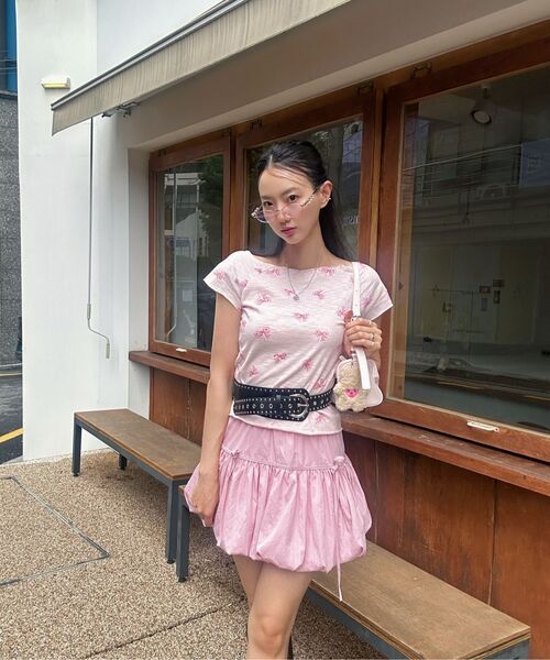 ROGIN N ROSIE(ロギンエンロージー)の「Ribbon Printed Round Shoulder T-shirt Pink(Tシャツ/カットソー・レディース・その他・FREE)」の11枚目の写真