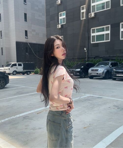 ROGIN N ROSIE(ロギンエンロージー)の「Ribbon Printed Round Shoulder T-shirt Pink(Tシャツ/カットソー・レディース・その他・FREE)」の14枚目の写真