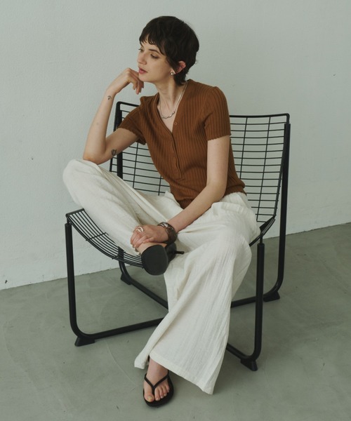 Plumel(プルメル)の「V-Neck Rib Knit T Tops / VネックリブニットTトップス(ニット/セーター・レディース・ブラウン/アイボリー/ライトブルー・MEDIUM)」の1枚目の写真