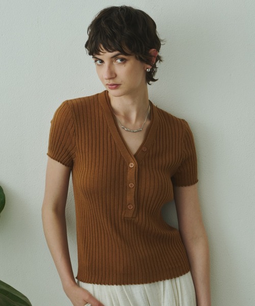 Plumel(プルメル)の「V-Neck Rib Knit T Tops / VネックリブニットTトップス(ニット/セーター・レディース・ブラウン/アイボリー/ライトブルー・MEDIUM)」の7枚目の写真