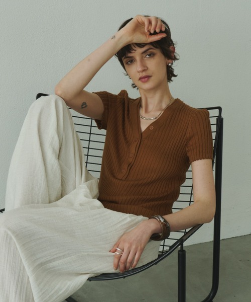 Plumel(プルメル)の「V-Neck Rib Knit T Tops / VネックリブニットTトップス(ニット/セーター・レディース・ブラウン/アイボリー/ライトブルー・MEDIUM)」の10枚目の写真