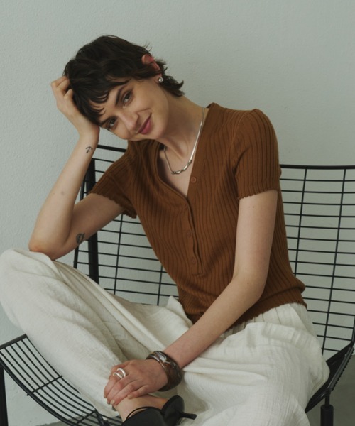 Plumel(プルメル)の「V-Neck Rib Knit T Tops / VネックリブニットTトップス(ニット/セーター・レディース・ブラウン/アイボリー/ライトブルー・MEDIUM)」の11枚目の写真